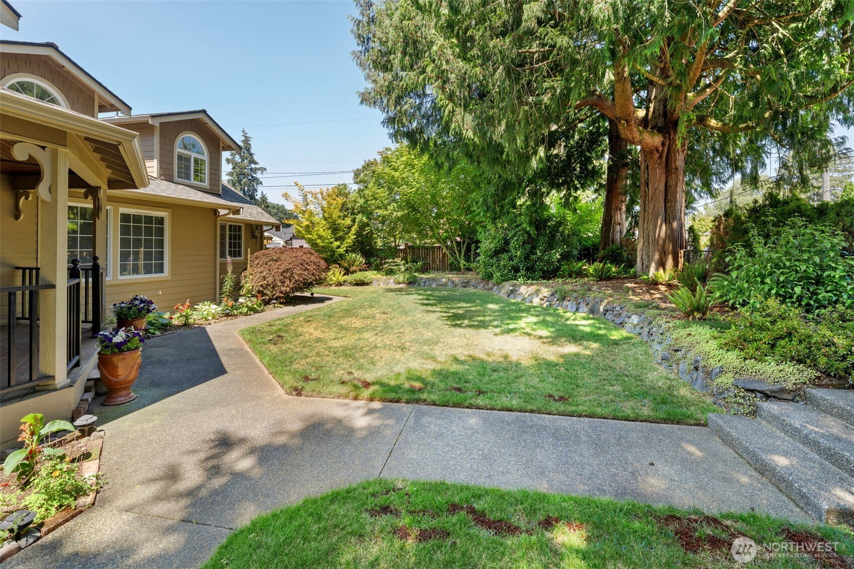 706 N Huson