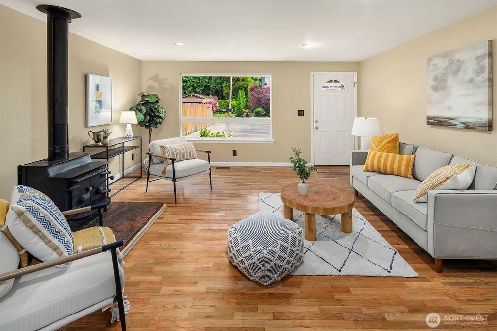 Photo of 570 SE Andrews Street, Issaquah, WA 98027 (MLS # 2519549)