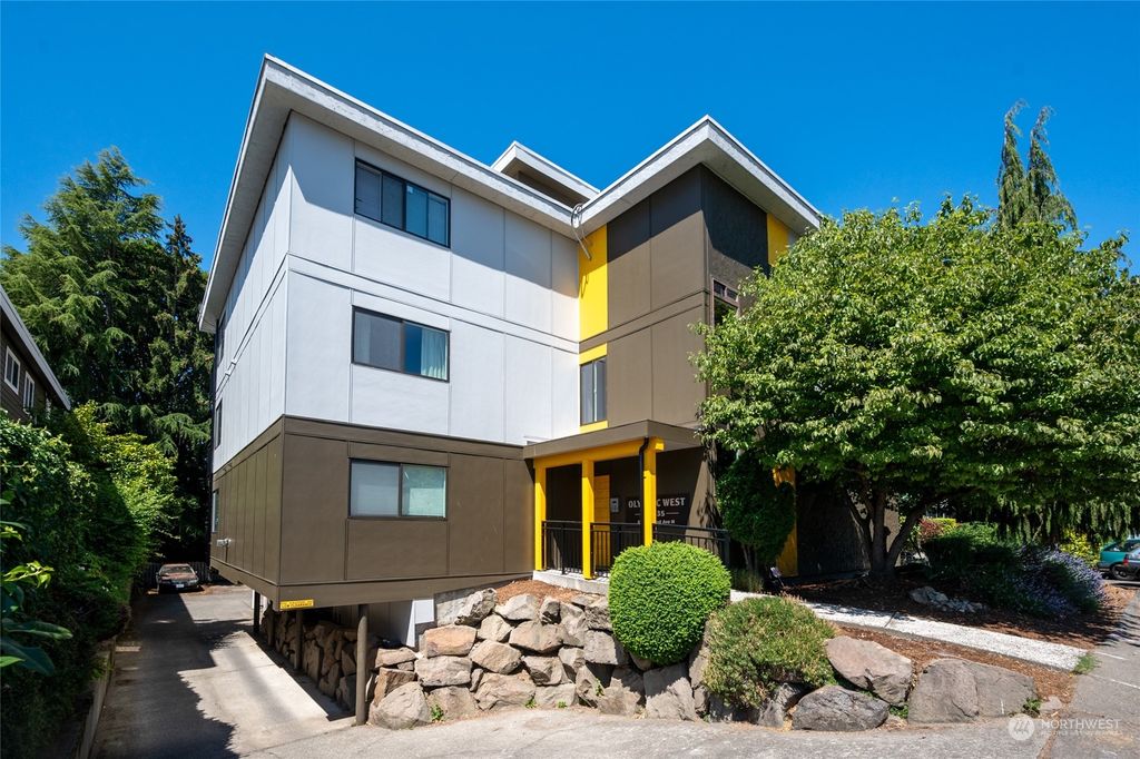 Photo of 11535 Greenwood Avenue N #B01, Seattle, WA 98133 (MLS # 2191803)