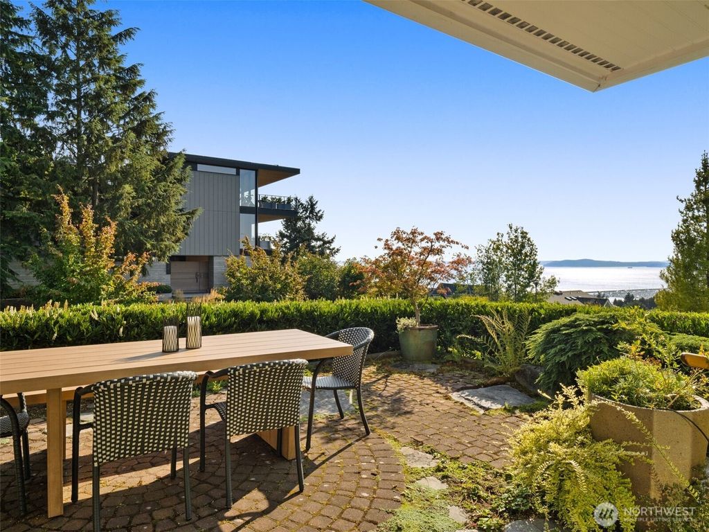 Photo of 816 W Blaine Street, Seattle, WA 98119 (MLS # 2431629)