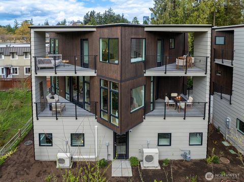 Photo of 417 102nd Avenue SE, Bellevue, WA 98004 (MLS # 2361820)