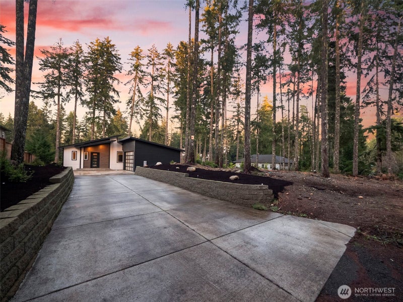 31 Westwood Lane E