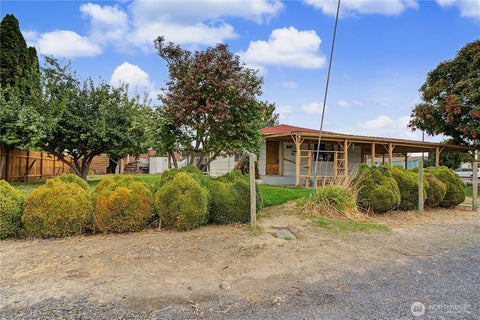 Photo of 505 S Grant Avenue, Warden, WA 98857 (MLS # 2591682)