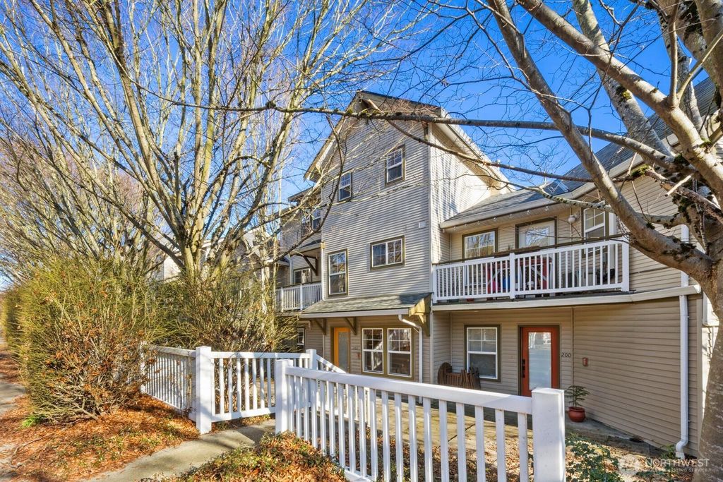 Photo of 202 24th Avenue E #6, Seattle, WA 98112 (MLS # 2487710)