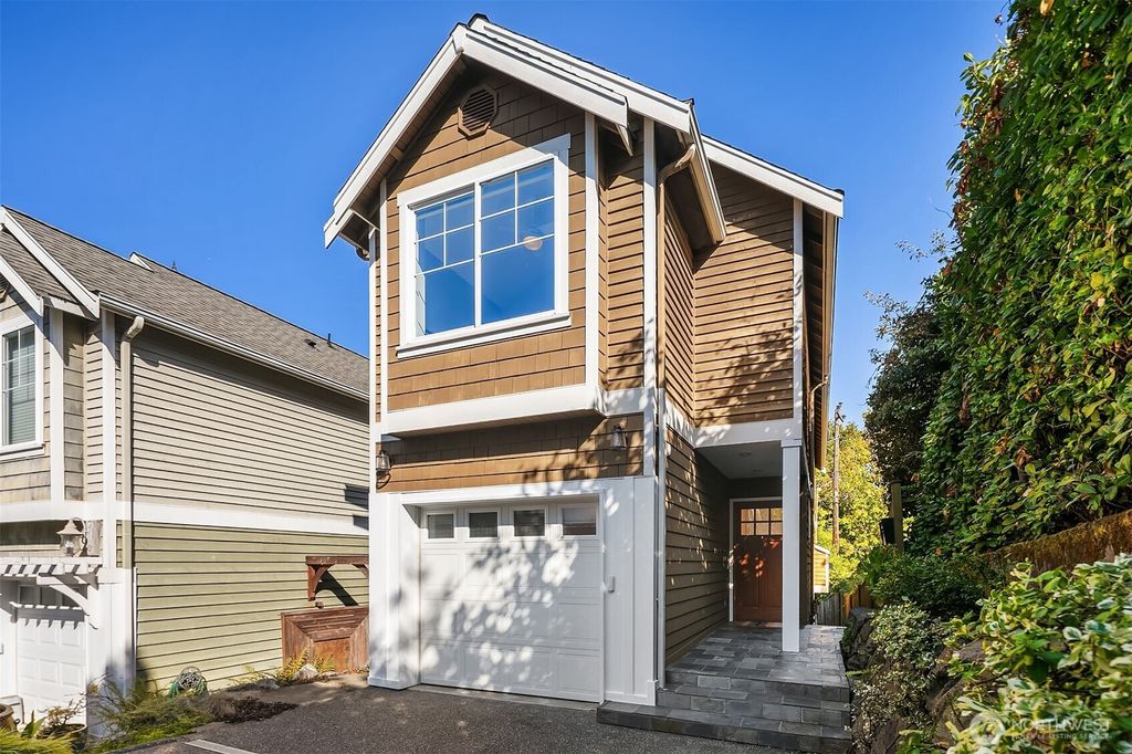 Photo of 2720 Nob Hill Avenue N, Seattle, WA 98109 (MLS # 2435258)