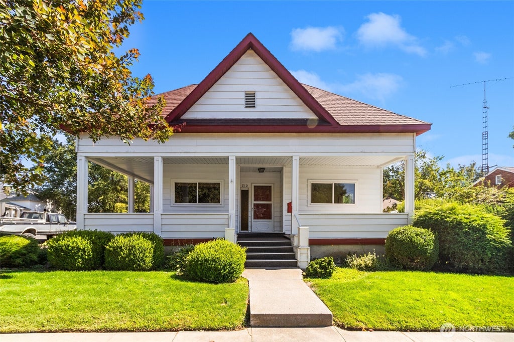 Photo of 210 E 3rd Avenue, Ritzville, WA 99169 (MLS # 2576158)