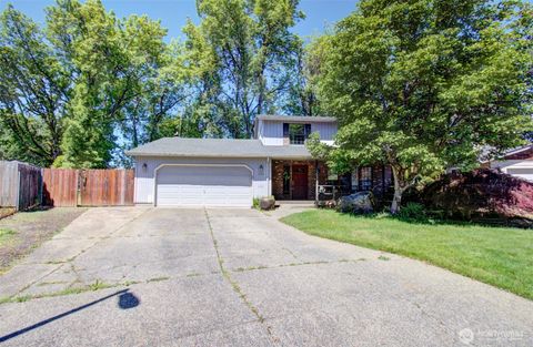Photo of 324 NW 8th Street, Battle Ground, WA 98604 (MLS # 2504113)