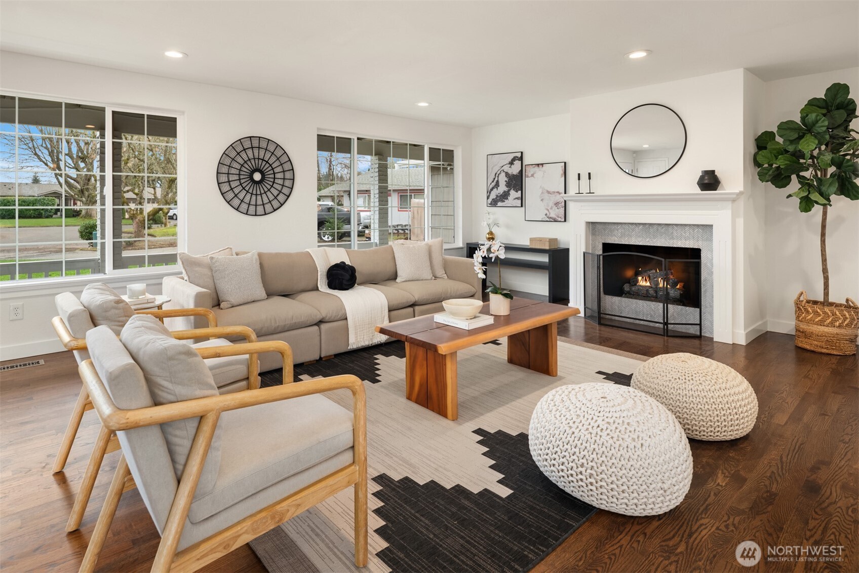 3128 N Claremont Place