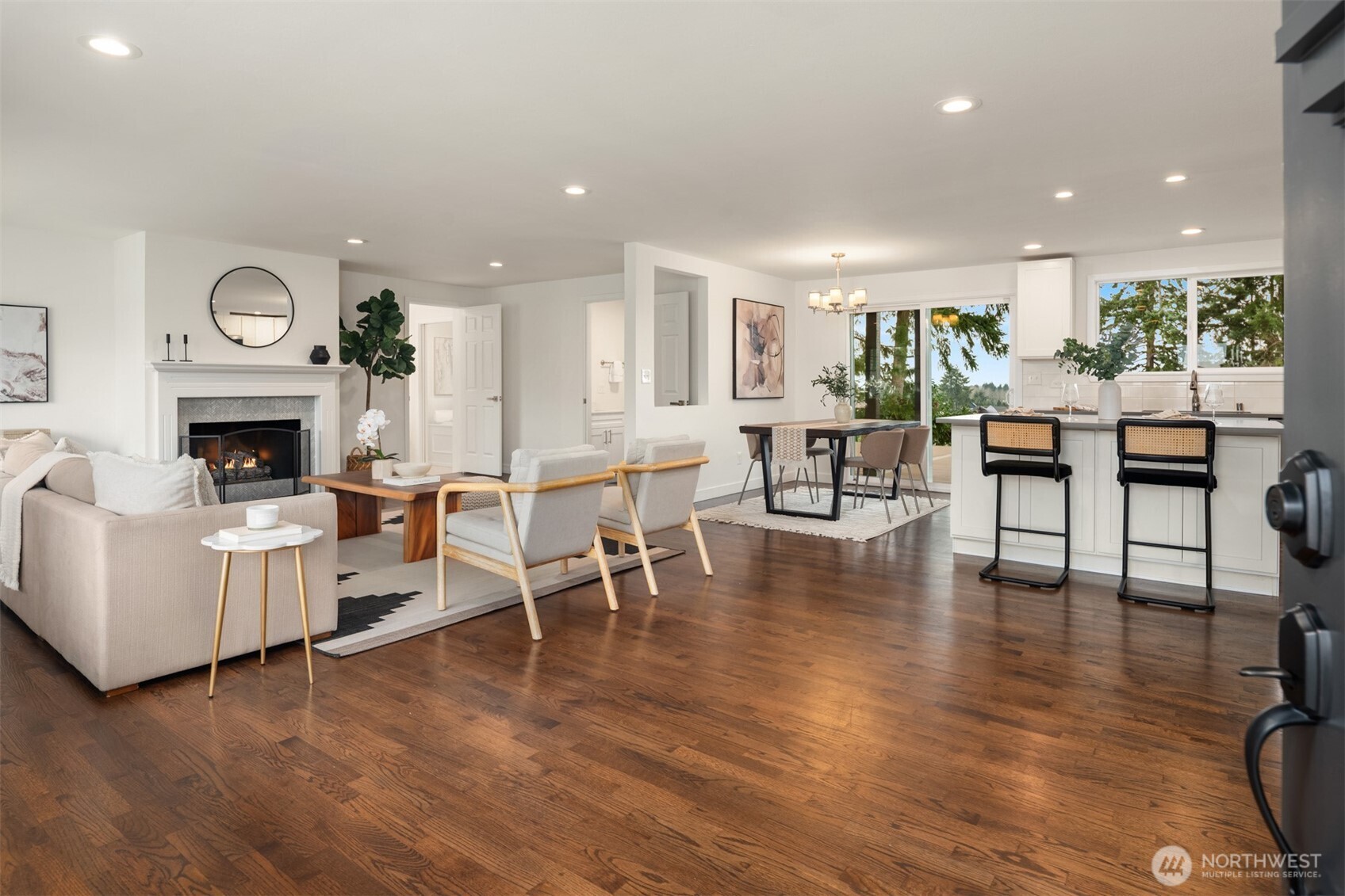 3128 N Claremont Place