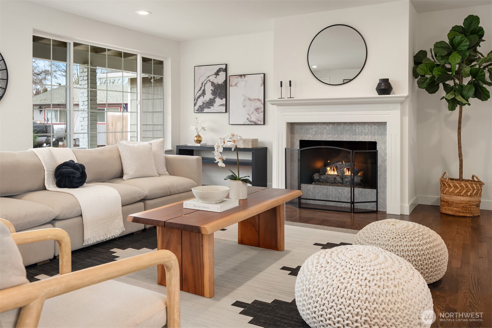 3128 N Claremont Place