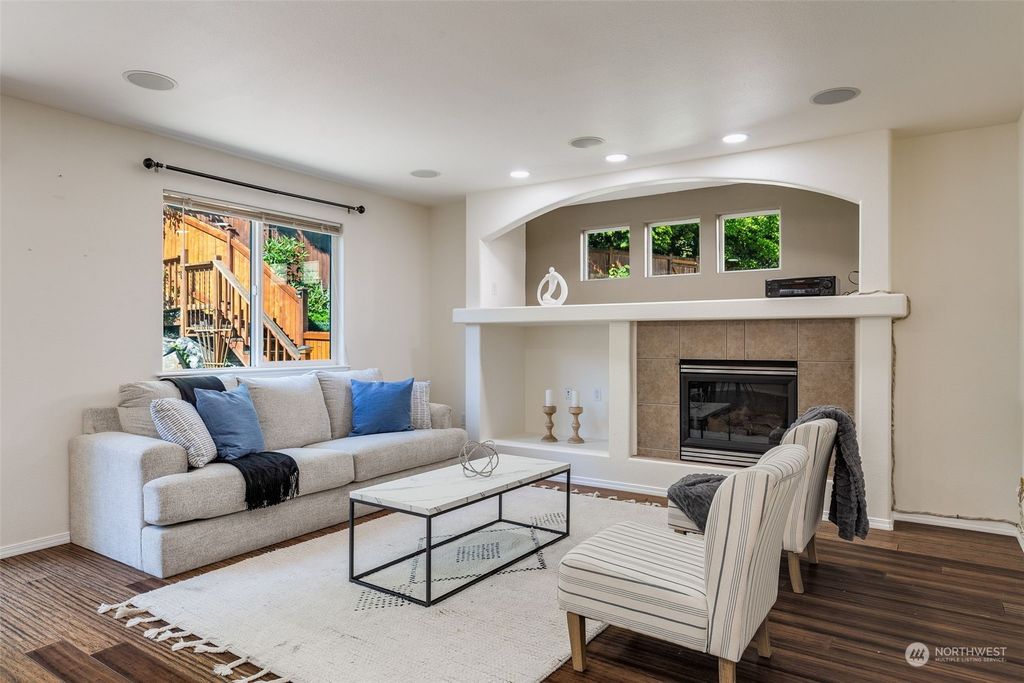 Photo of 13910 26th Avenue W, Lynnwood, WA 98087 (MLS # 2291065)