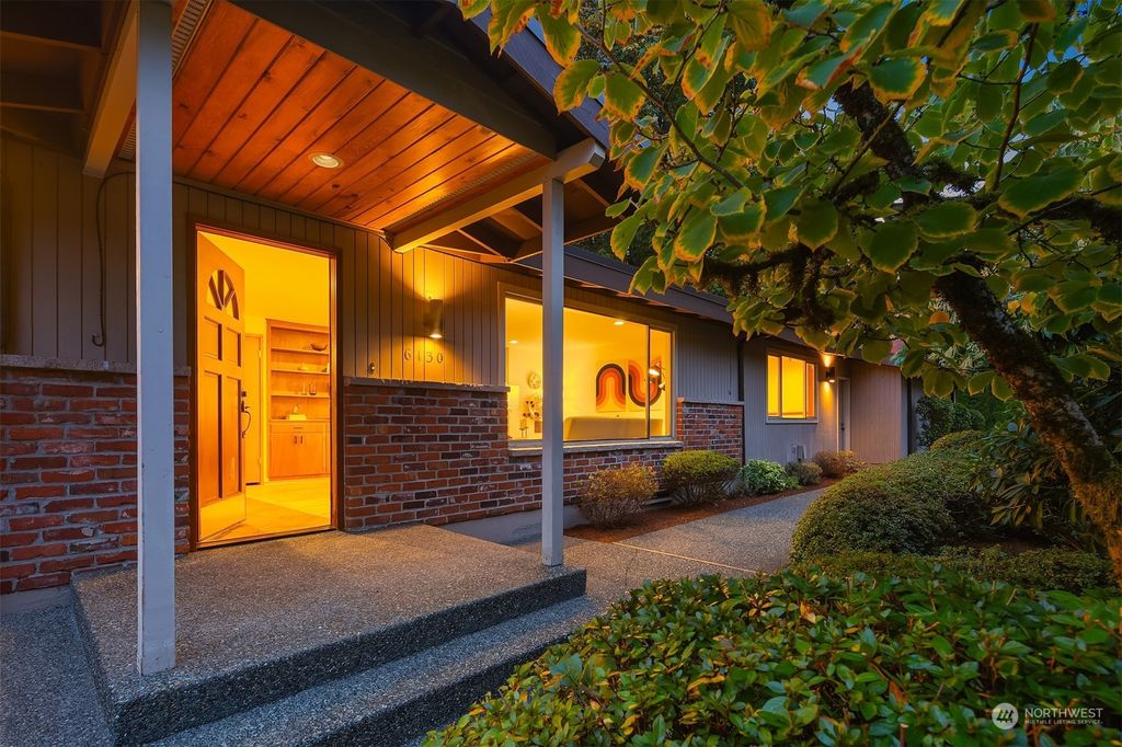 Photo of 6130 NE 197th Street, Kenmore, WA 98028 (MLS # 2302533)