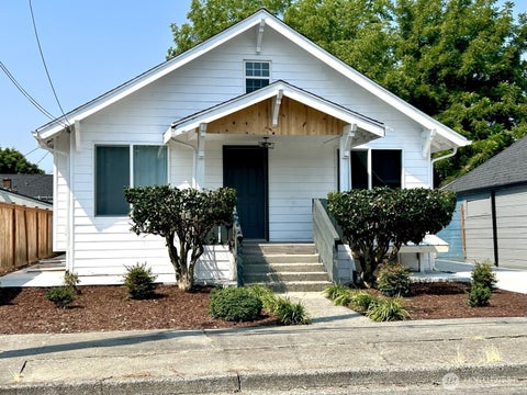 Photo of 305 Meadow Avenue N, Renton, WA 98057 (MLS # 2583046)