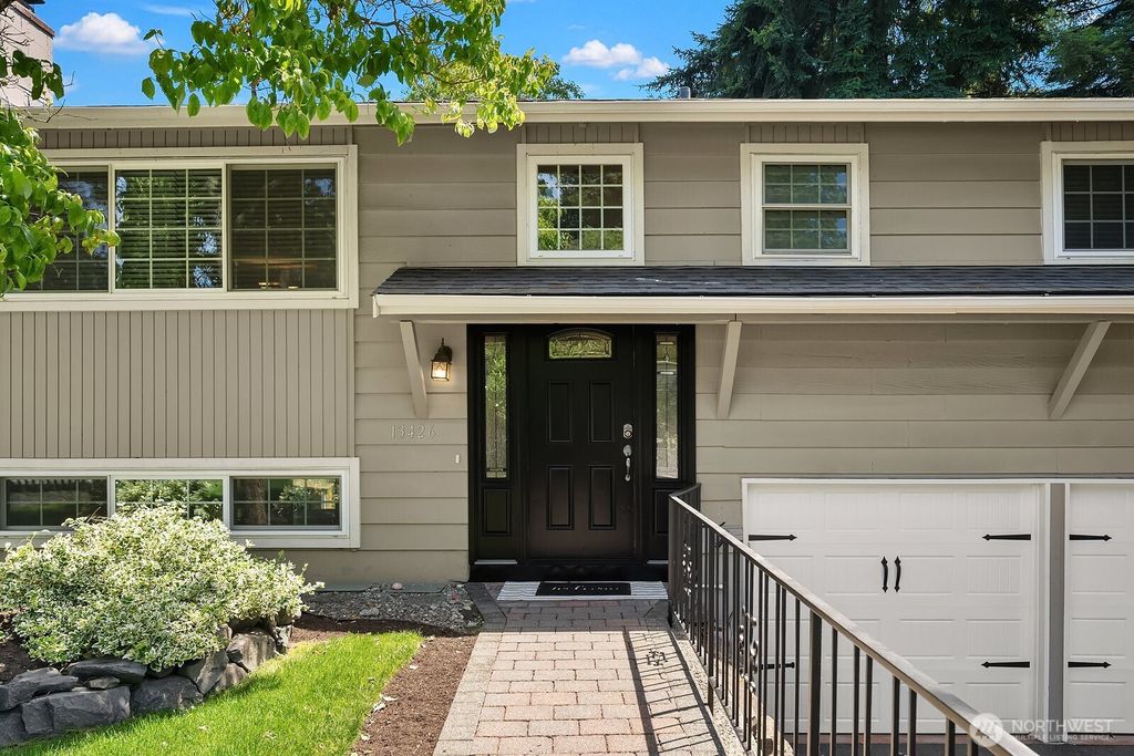 Photo of 13426 121st Avenue NE, Kirkland, WA 98034 (MLS # 2556597)