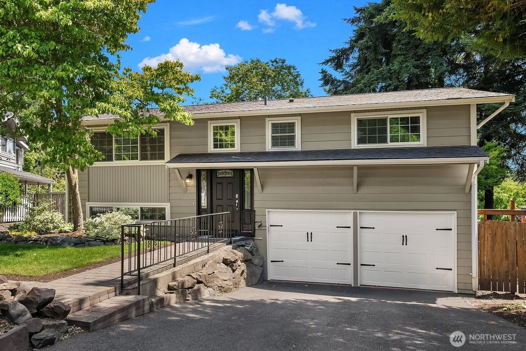 Photo of 13426 121st Avenue NE, Kirkland, WA 98034 (MLS # 2556597)