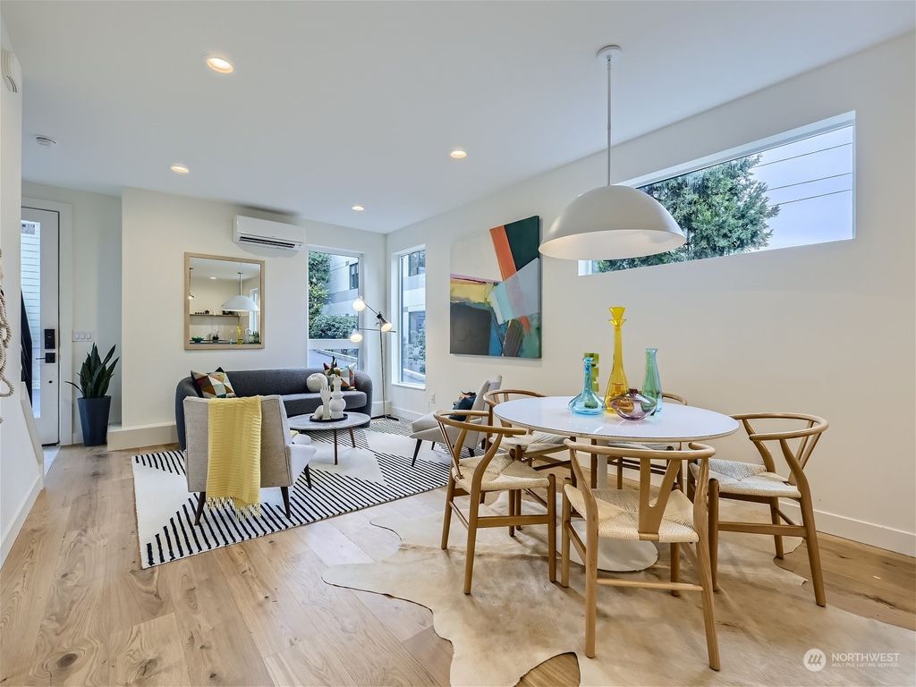 Photo of 512 NE 102nd Street #B, Seattle, WA 98125 (MLS # 2206918)