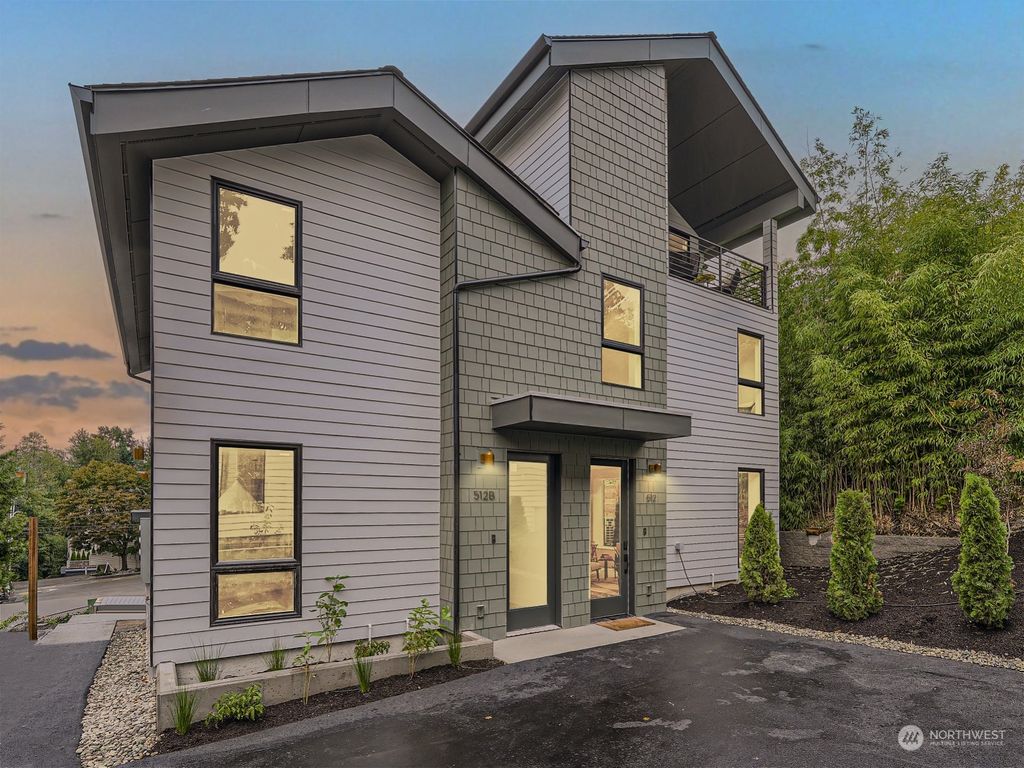 Photo of 512 NE 102nd Street #B, Seattle, WA 98125 (MLS # 2206918)