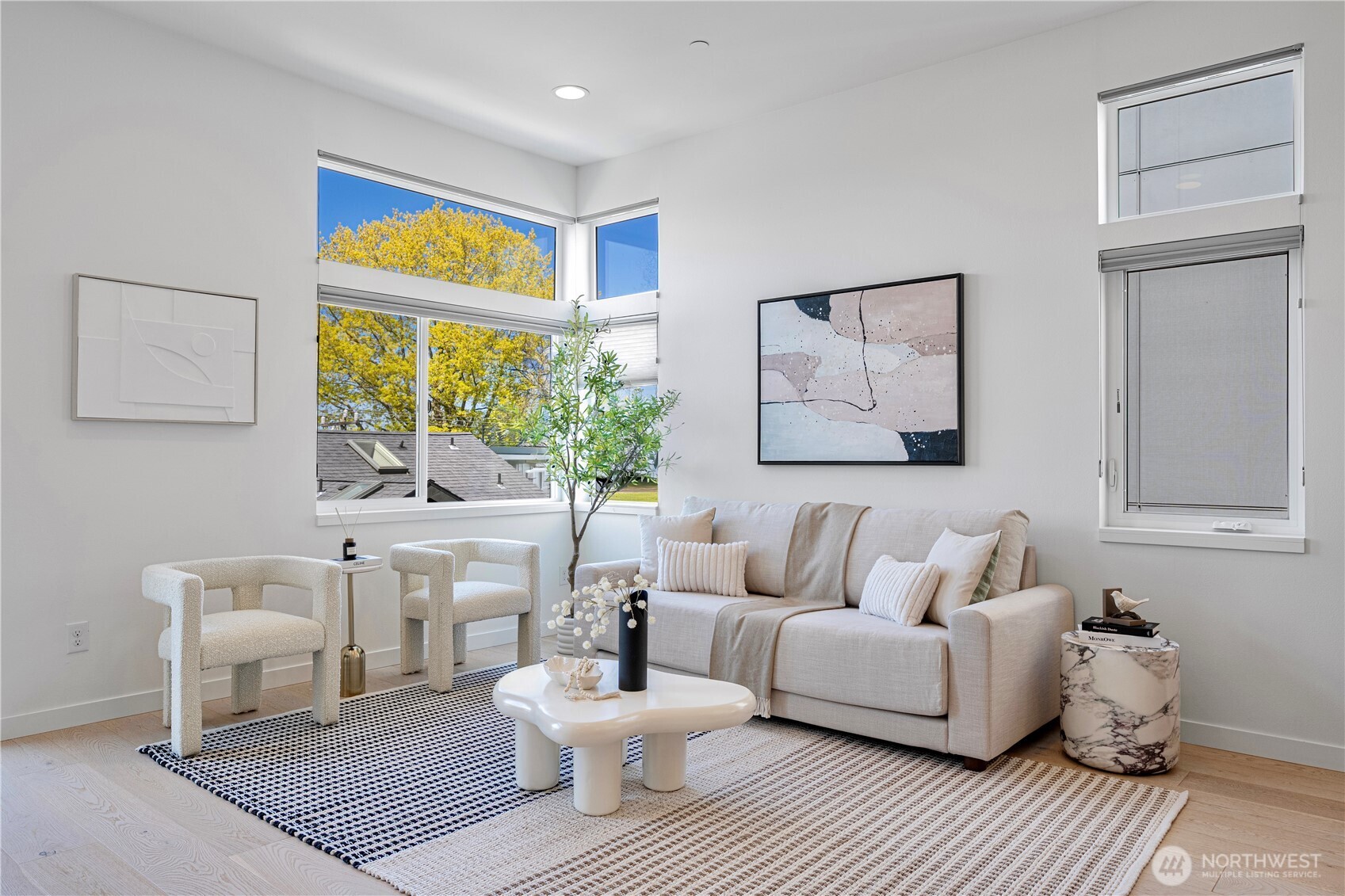 2118 10th Ave W