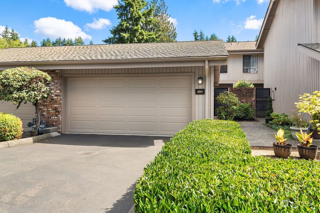 Photo of 150 142nd Place NE, Bellevue, WA 98007 (MLS # 2171493)