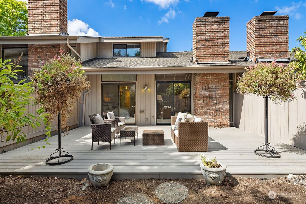 Photo of 150 142nd Place NE, Bellevue, WA 98007 (MLS # 2171493)