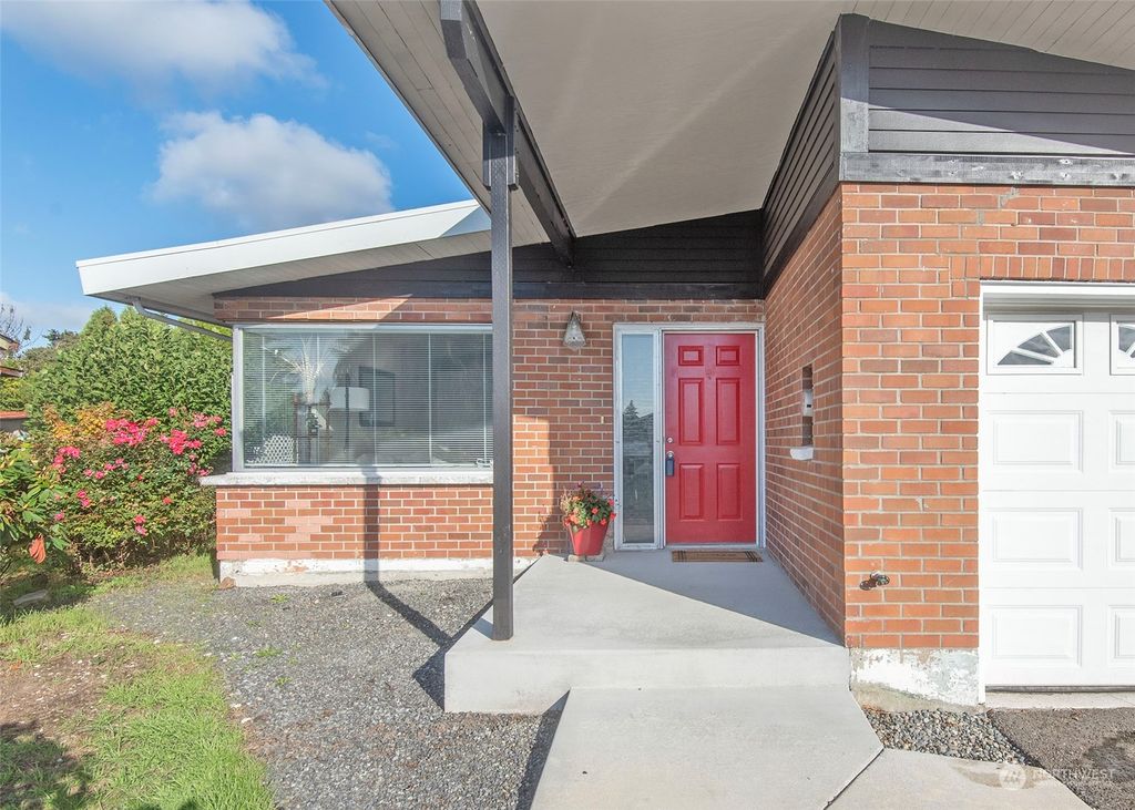 Photo of 6148 S 125th Street, Seattle, WA 98178 (MLS # 2298980)