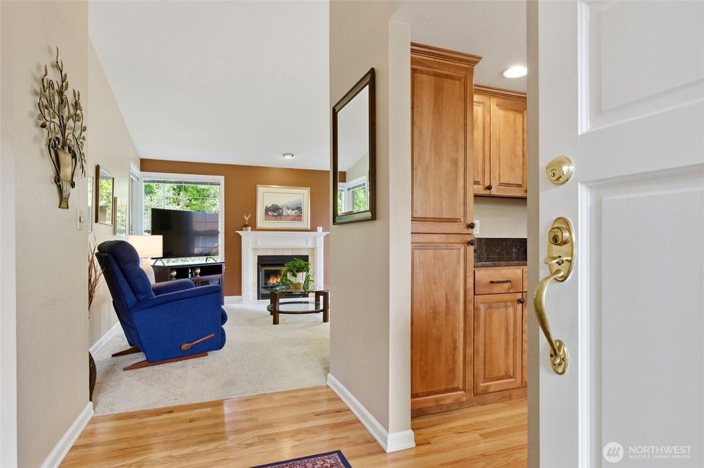 Photo of 6713 113th Place SE, Bellevue, WA 98006 (MLS # 2511586)