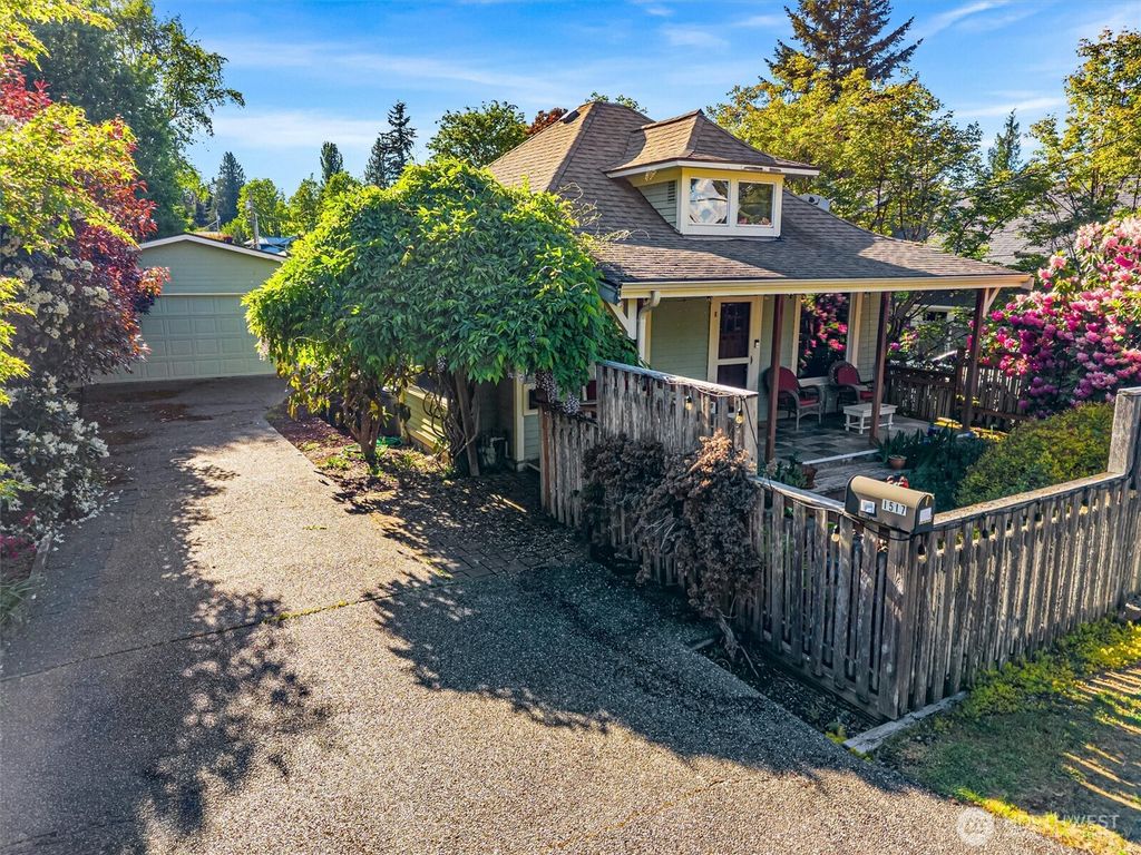 Photo of 1517 Fairvew Street, Bellingham, WA 98229 (MLS # 2526337)