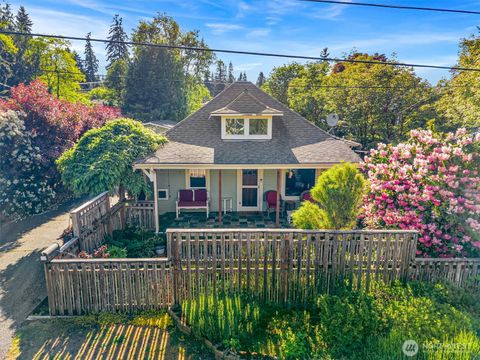 Photo of 1517 Fairvew Street, Bellingham, WA 98229 (MLS # 2526337)