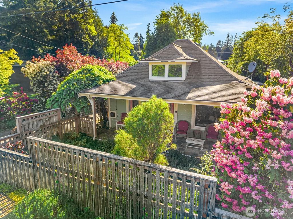 Photo of 1517 Fairvew Street, Bellingham, WA 98229 (MLS # 2526337)