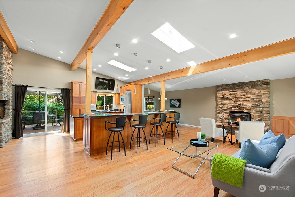 Photo of 16121 SE 31st Street, Bellevue, WA 98008 (MLS # 2273745)