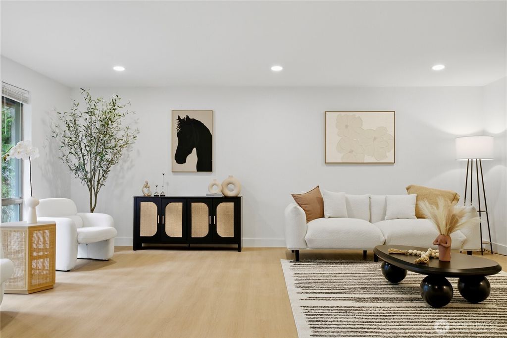 Photo of 14318 117th Place NE, Kirkland, WA 98034 (MLS # 2491523)