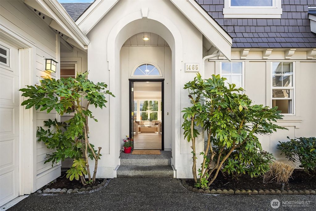 Photo of 1465 NE Katsura Street, Issaquah, WA 98029 (MLS # 2349131)