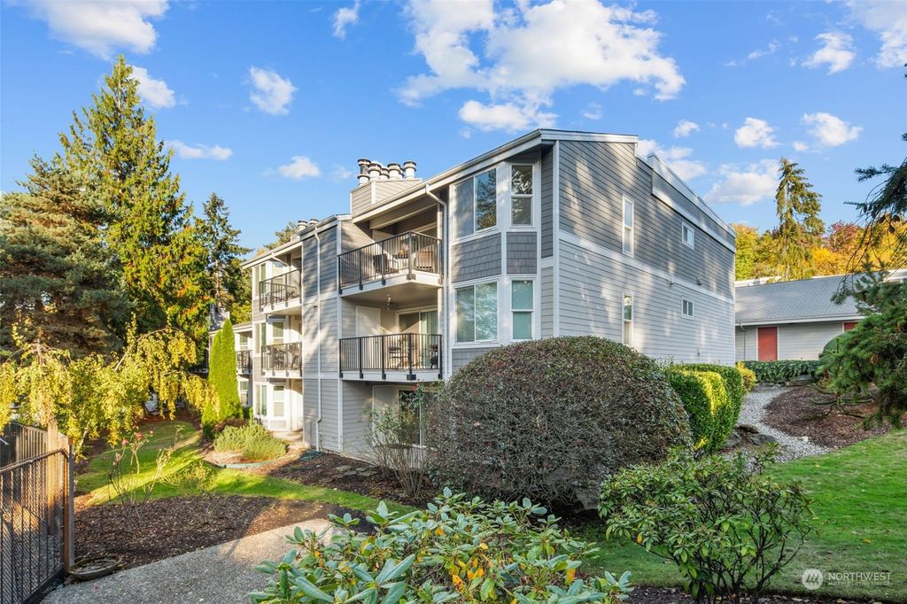 Photo of 4202 Factoria Boulevard SE #D5, Bellevue, WA 98006 (MLS # 2304805)