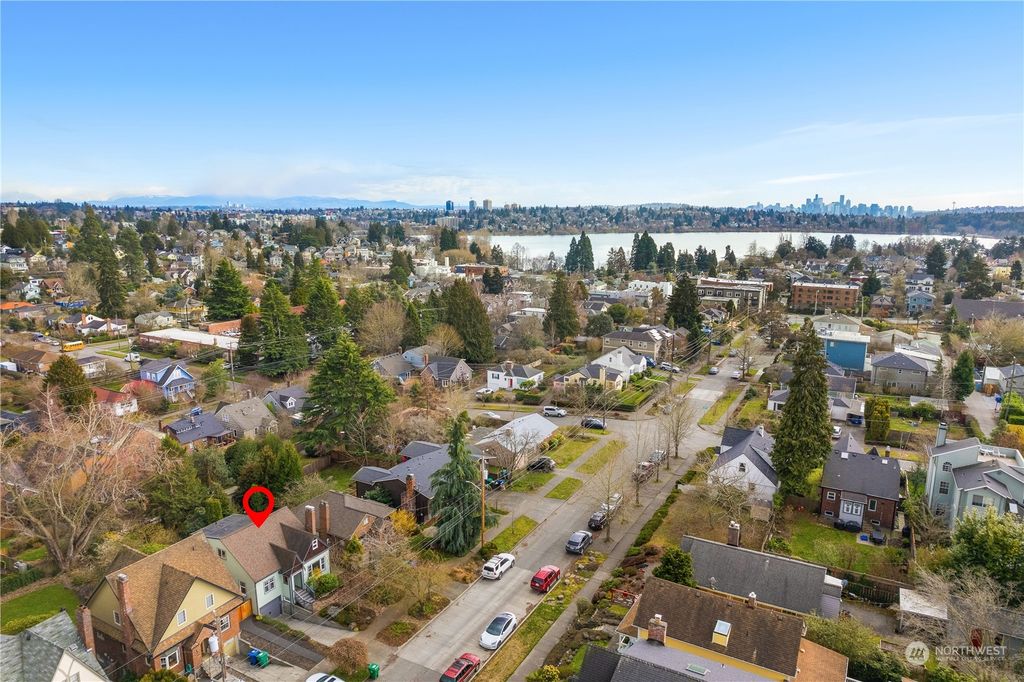 Photo of 8220 Interlake Avenue N, Seattle, WA 98103 (MLS # 2046990)