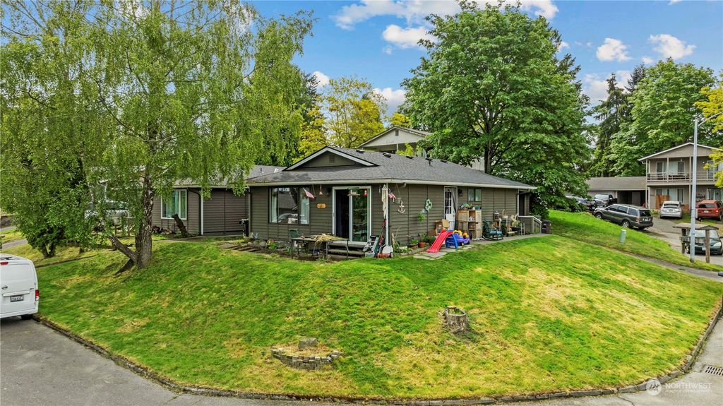 Photo of 318 Bedrock Drive, Everett, WA 98203 (MLS # 2263391)