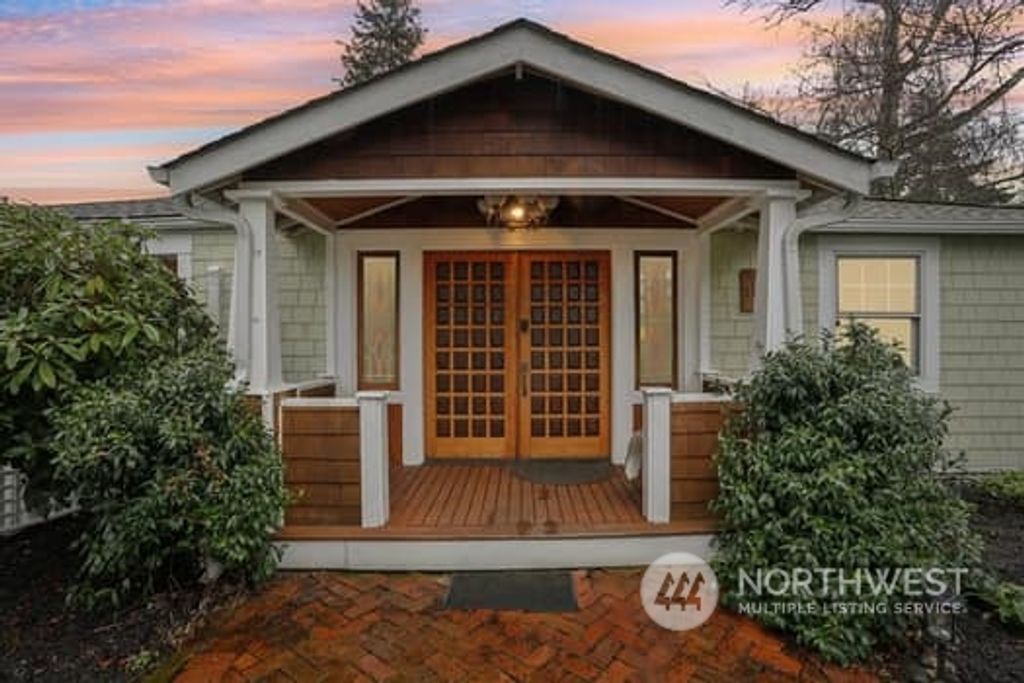Photo of 9822 44th Avenue SW, Seattle, WA 98136 (MLS # 2318394)