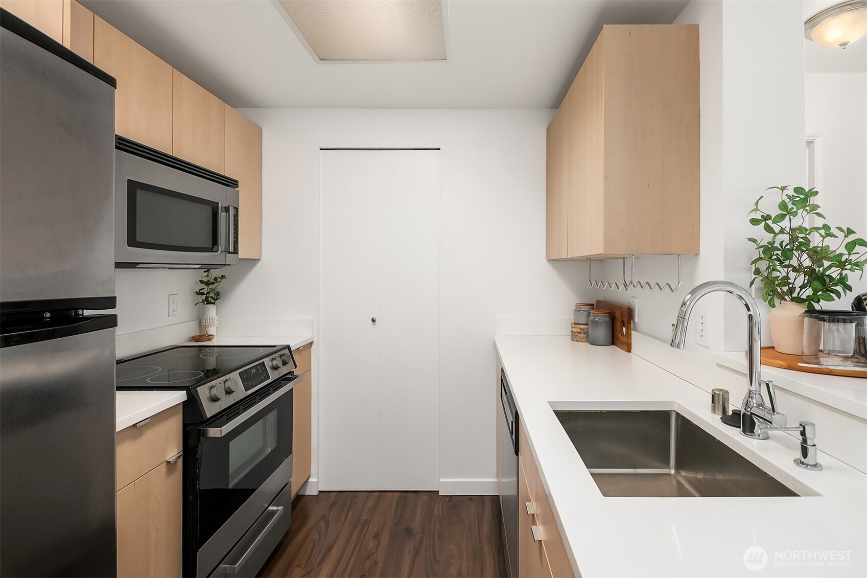 121 Vine Street 2304