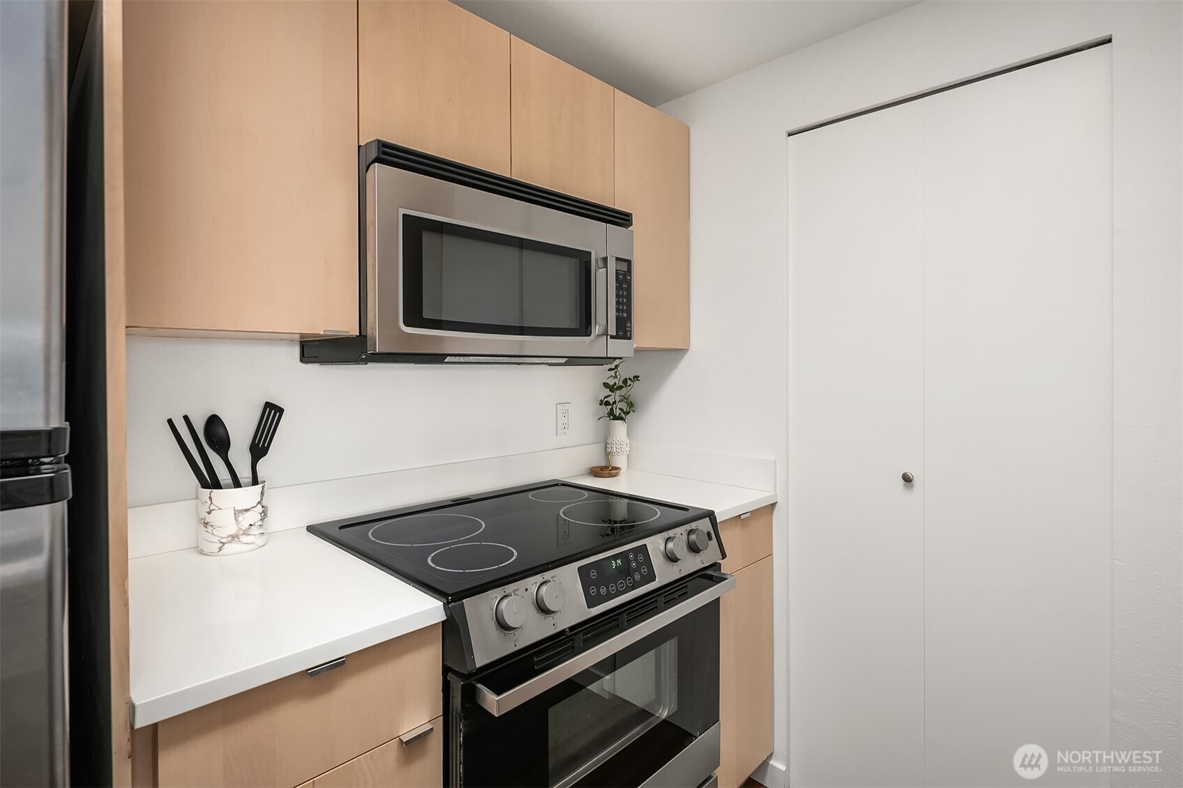 121 Vine Street 2304