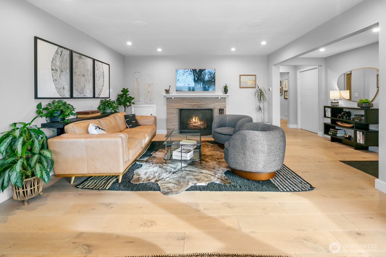 10528 15th Avenue NW