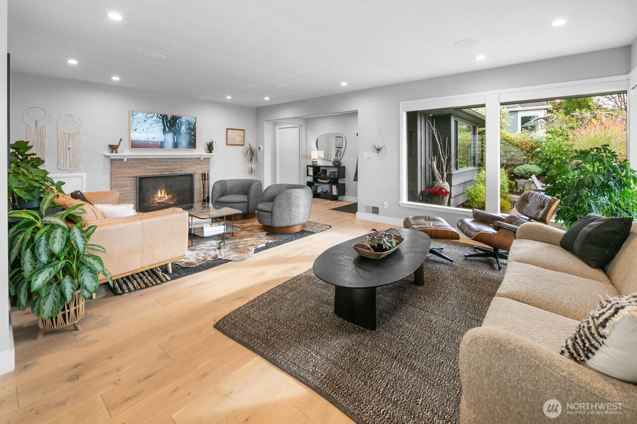 10528 15th Avenue NW