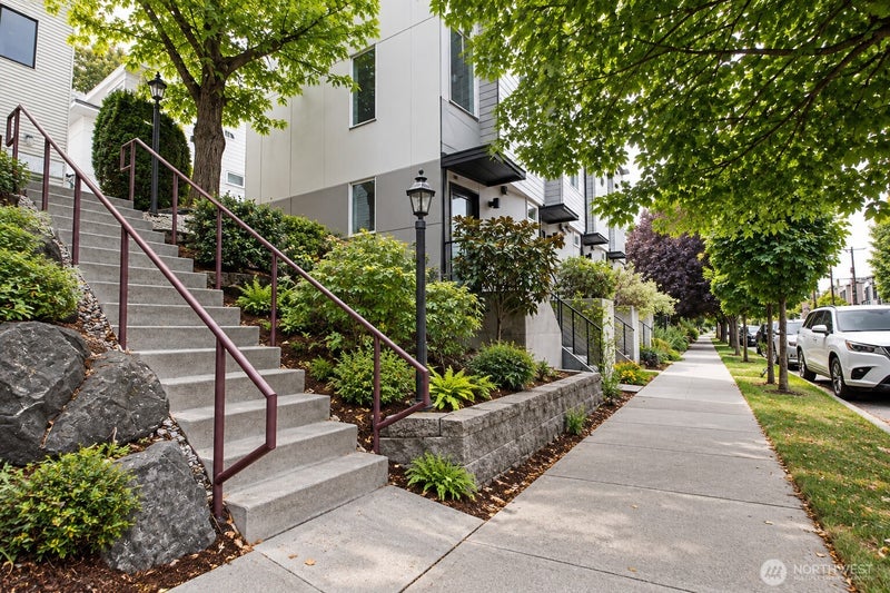 4836 Fauntleroy Way SW