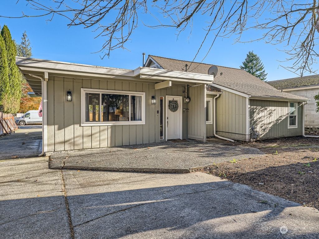 Photo of 8880 Railroad Avenue SE, Snoqualmie, WA 98065 (MLS # 2182446)