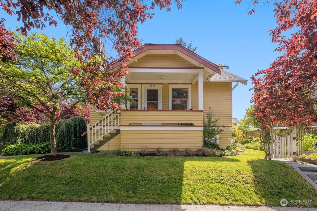 Photo of 7316 Dayton Avenue N, Seattle, WA 98103 (MLS # 2227115)