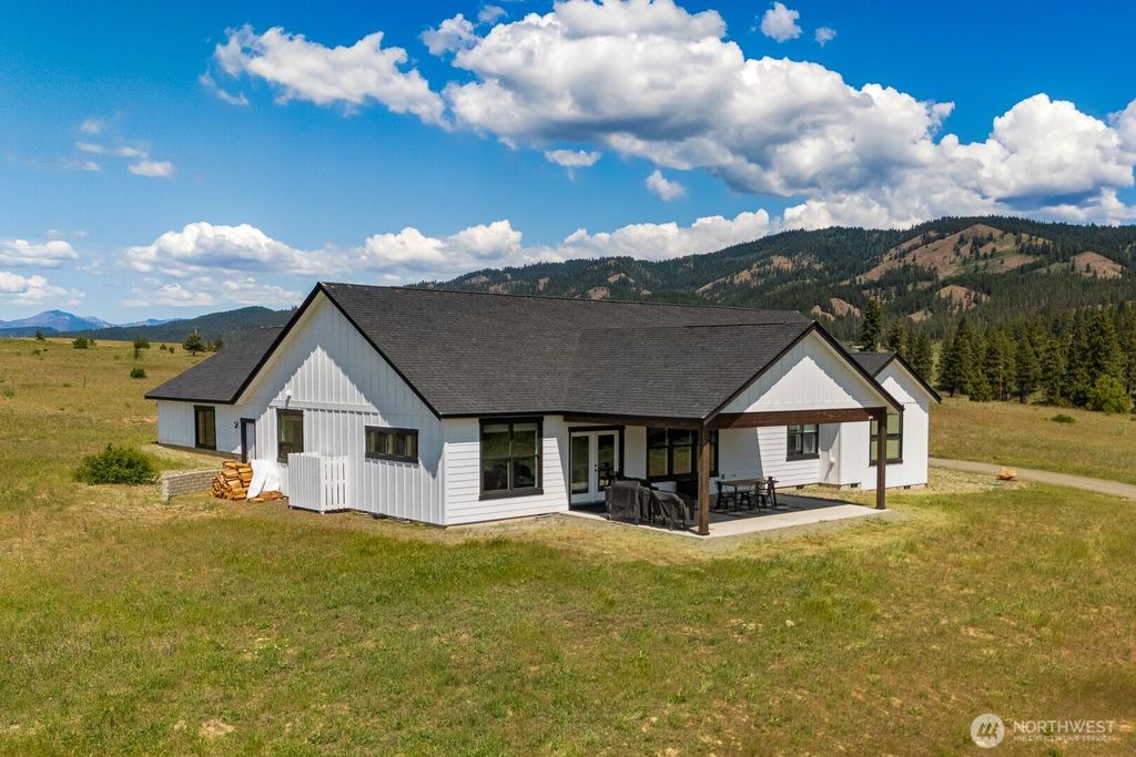 Photo of 641 Mountain Creek Drive, Cle Elum, WA 98922 (MLS # 2482745)