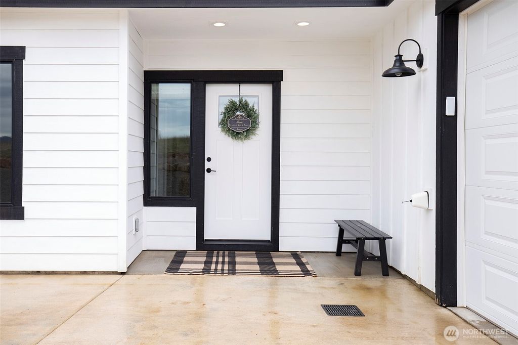 Photo of 641 Mountain Creek Drive, Cle Elum, WA 98922 (MLS # 2482745)