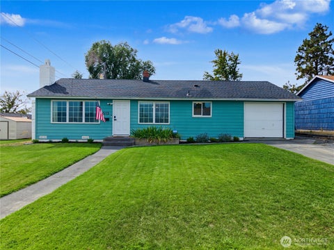 Photo of 513 W Meridian Avenue, Moses Lake, WA 98837 (MLS # 2591082)