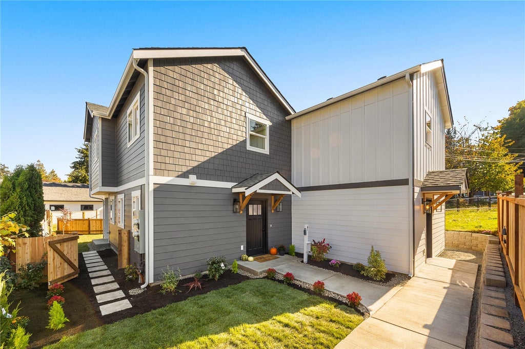 Photo of 6611 Commercial Avenue #2, Everett, WA 98203 (MLS # 2595617)