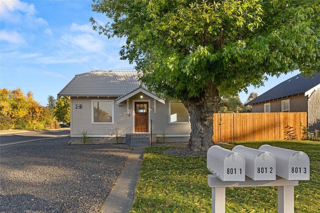 Photo of 801 E Capitol Avenue, Ellensburg, WA 98926 (MLS # 2596700)