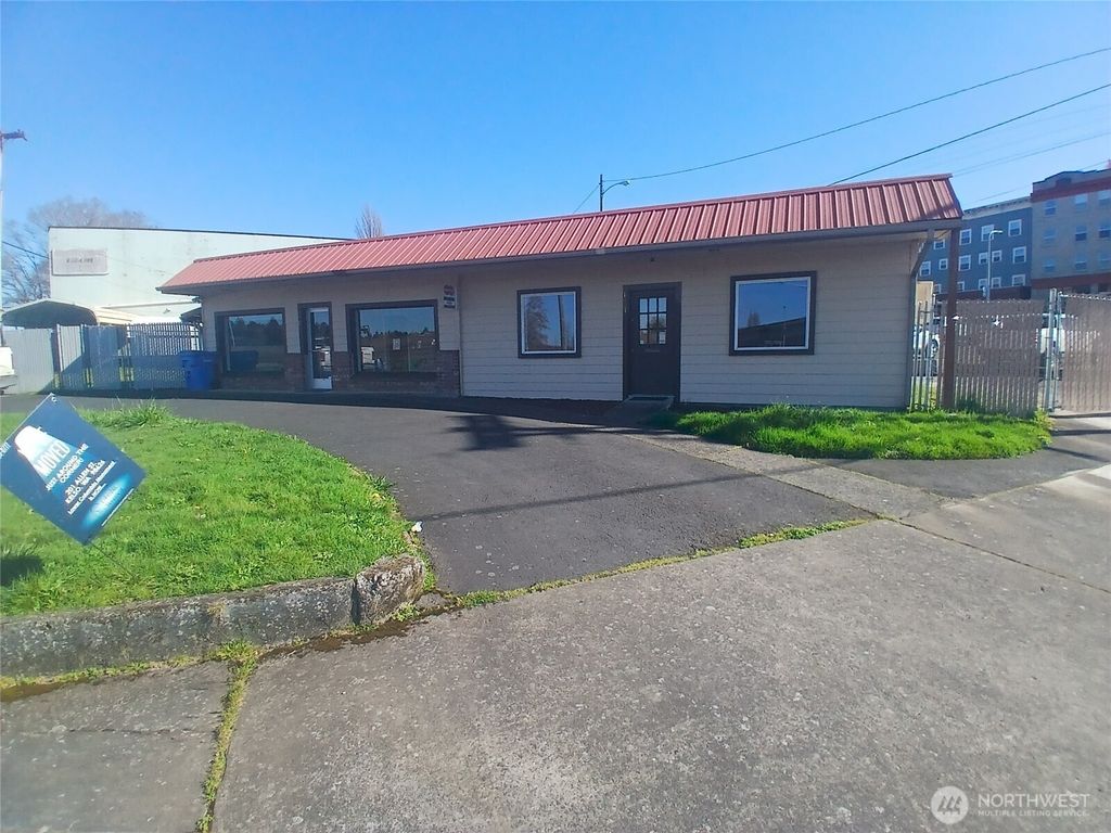 Photo of 101 Academy St, Kelso, WA 98626 (MLS # 2498703)