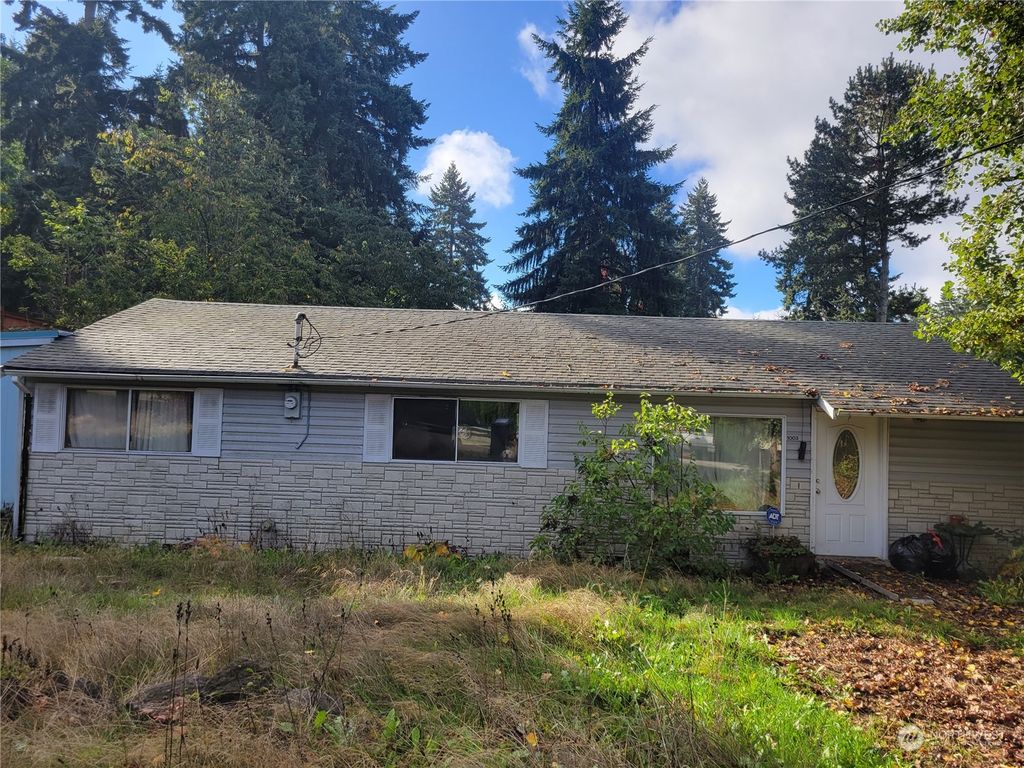 Photo of 1003 SW 307th St, Federal Way, WA 98023 (MLS # 2171221)